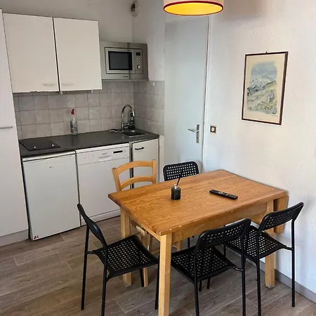 Al-2 - Inout - 5 Beds Flat *