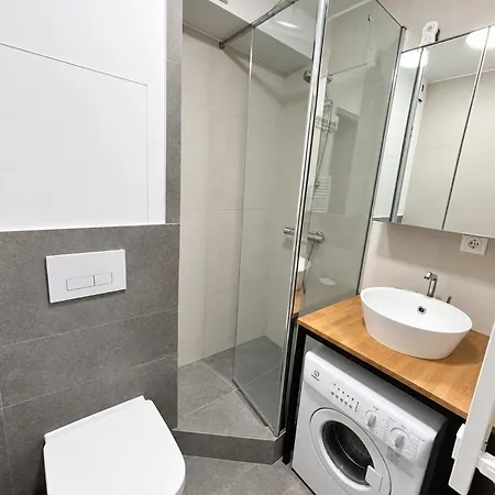 Al-208 - Inout - 4 Beds Flat